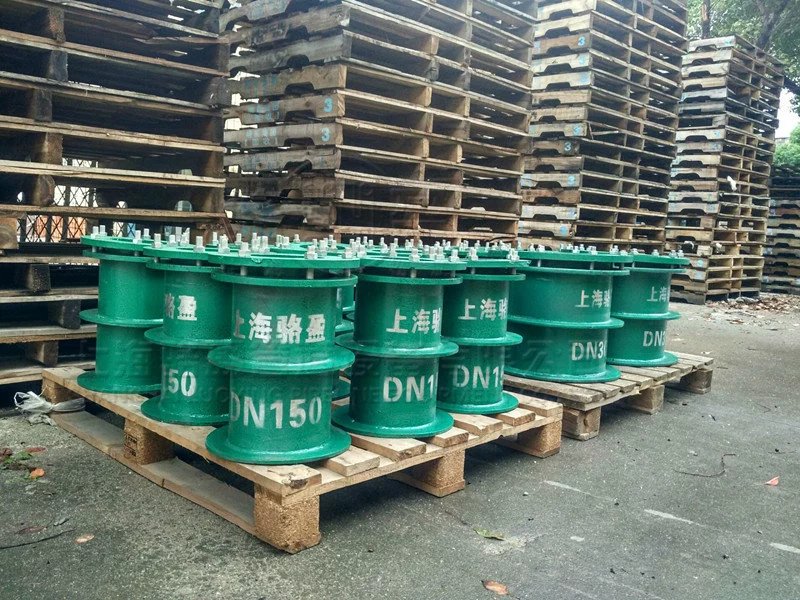 <a href=http://www.www.hckt.cn target=_blank class=infotextkey>柔性防水套管</a>防水層被破壞的原因